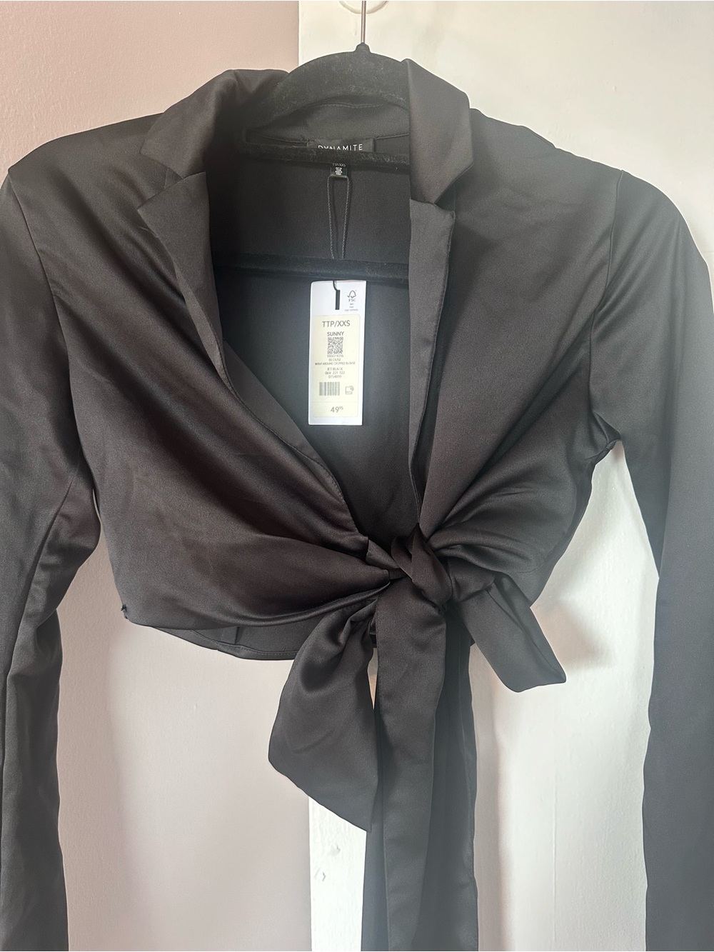 Dynamite Black Tie-Front Crop Top